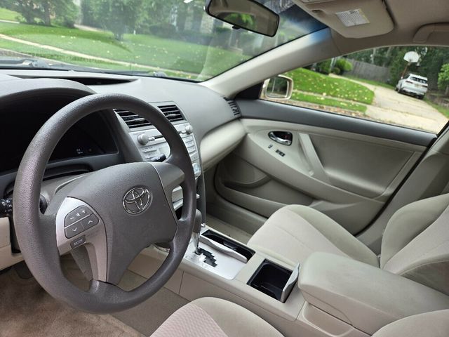 2010 Toyota Camry 4dr Sedan V6 Automatic LE - 23046244 - 8