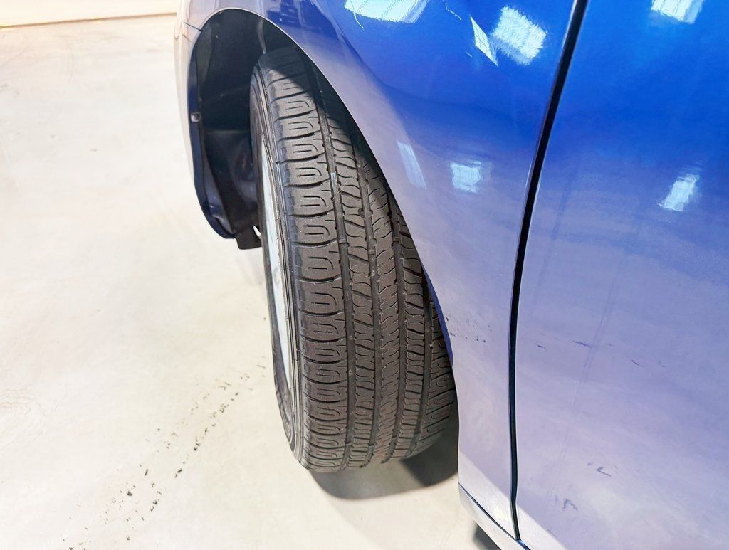2010 Toyota Camry V6 XLE photo 3