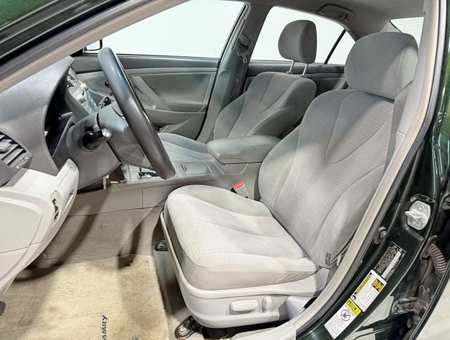 2010 Toyota Camry Base Trim - 22939108 - 17