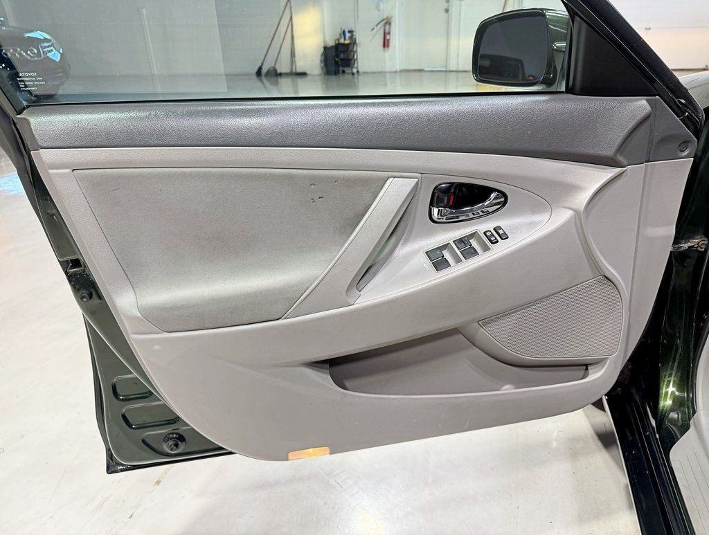 2010 Toyota Camry Base Trim - 22939108 - 21