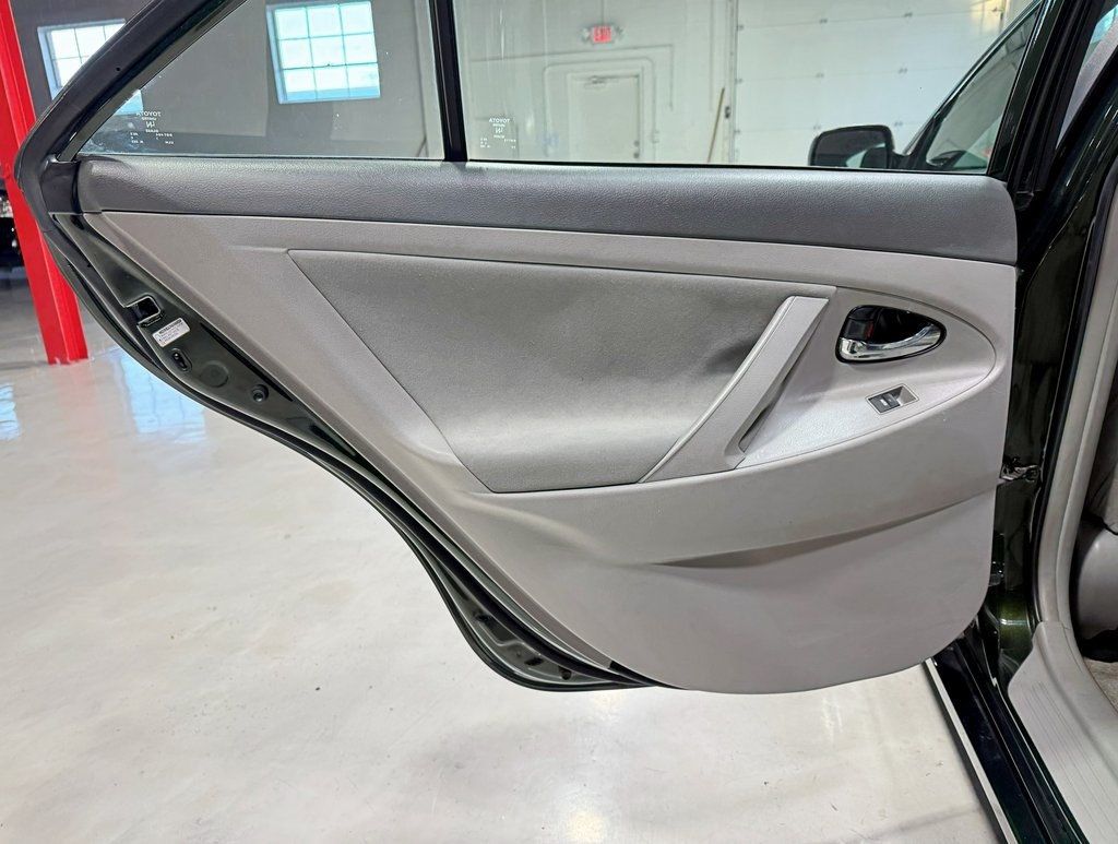 2010 Toyota Camry Base Trim - 22939108 - 28
