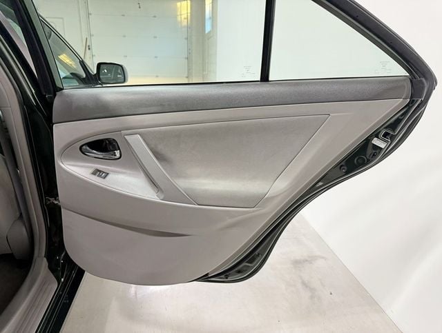 2010 Toyota Camry Base Trim - 22939108 - 35
