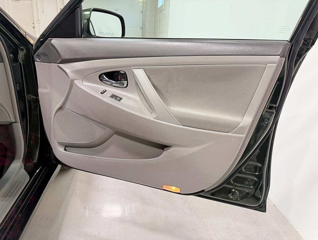 2010 Toyota Camry Base Trim - 22939108 - 41