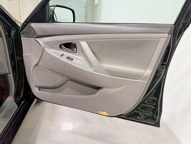 2010 Toyota Camry Base Trim - 22939108 - 41