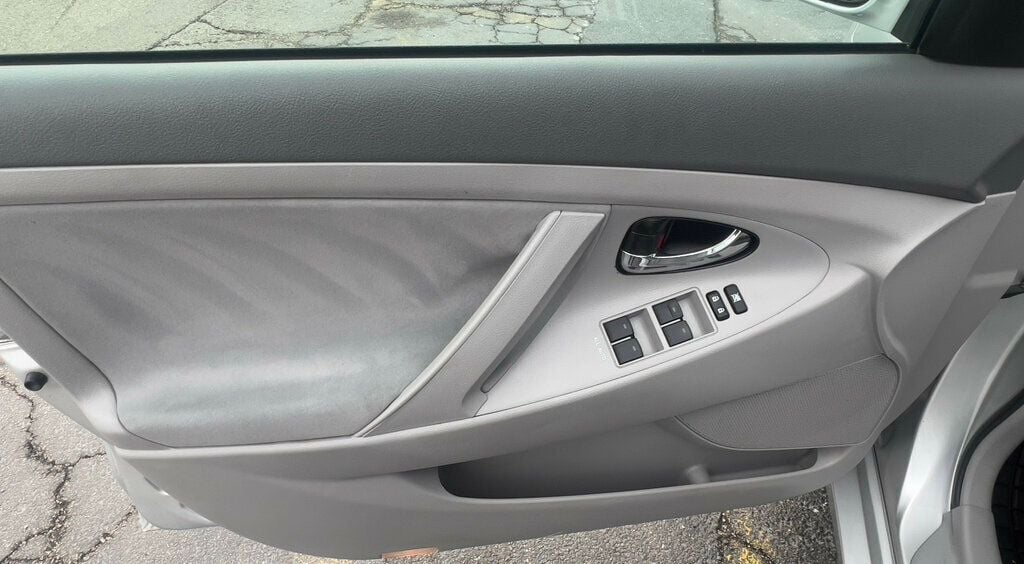 2010 Toyota Camry Base Trim - 22694005 - 12