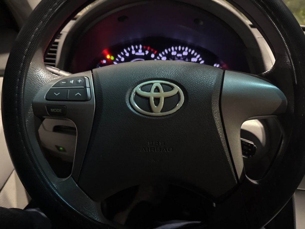 2010 Toyota Camry LE - 22939108 - 10