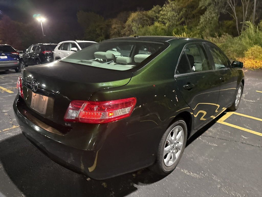 2010 Toyota Camry LE - 22939108 - 5