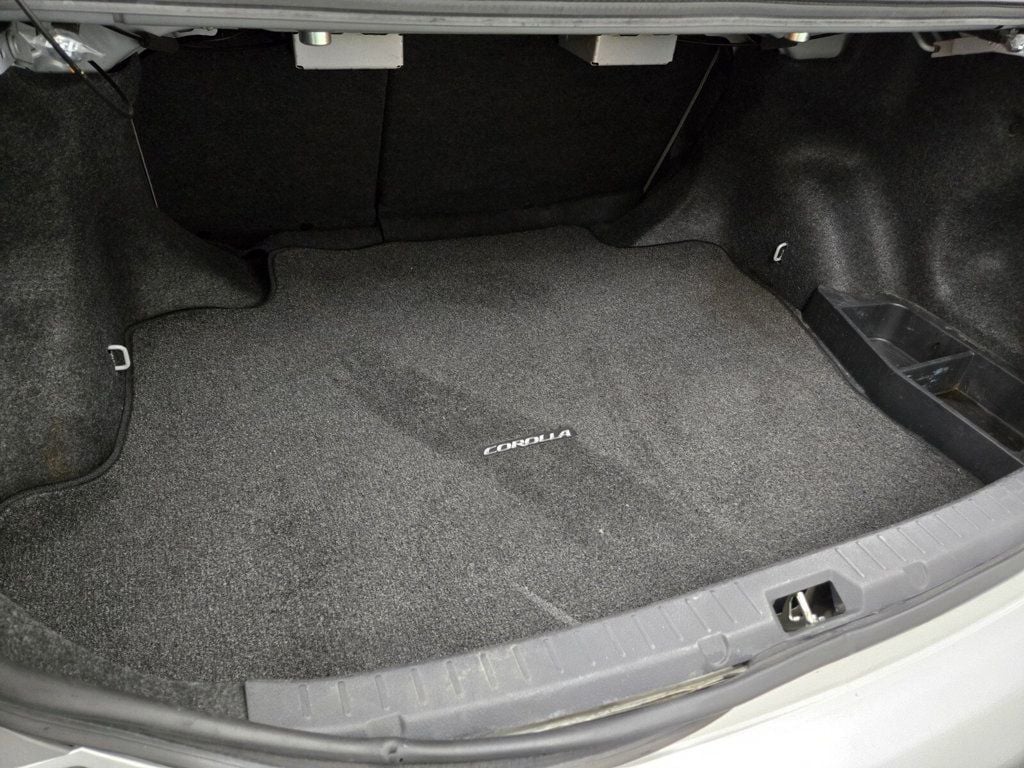 2010 Toyota Corolla 4dr Sedan Automatic LE - 22843535 - 10