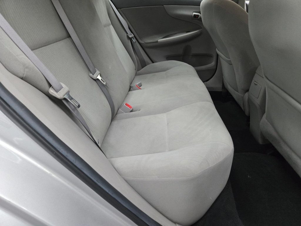 2010 Toyota Corolla 4dr Sedan Automatic LE - 22843535 - 11