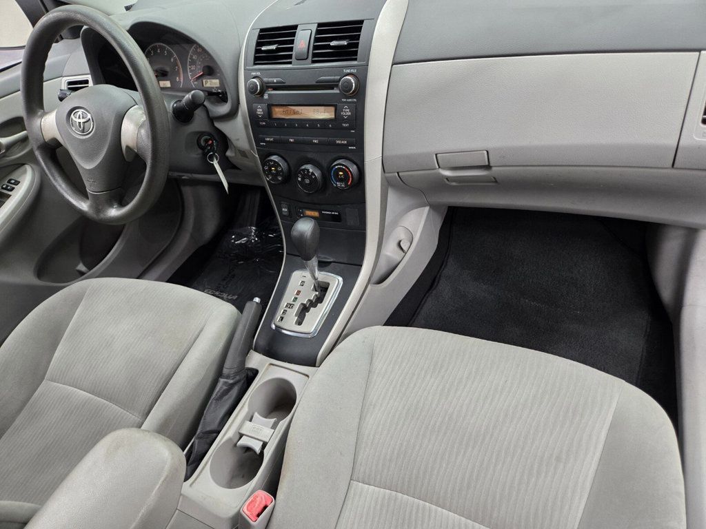 2010 Toyota Corolla 4dr Sedan Automatic LE - 22843535 - 13