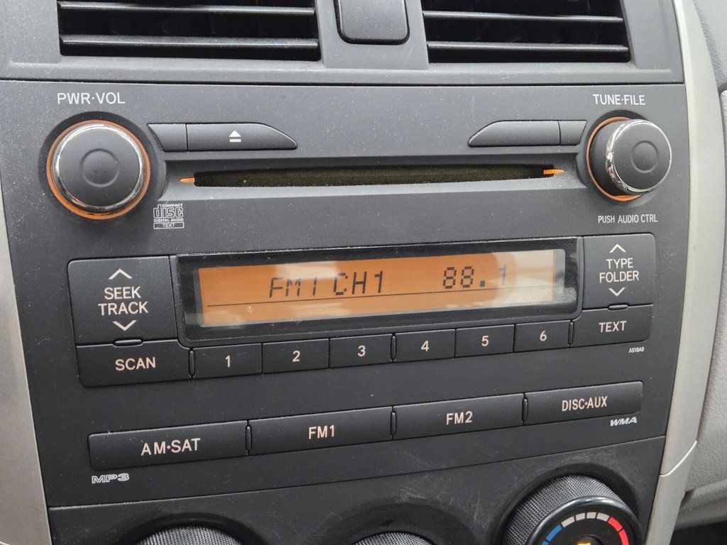 2010 Toyota Corolla 4dr Sedan Automatic LE - 22843535 - 17