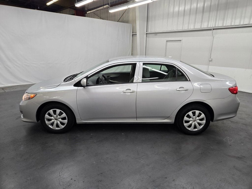 2010 Toyota Corolla 4dr Sedan Automatic LE - 22843535 - 1