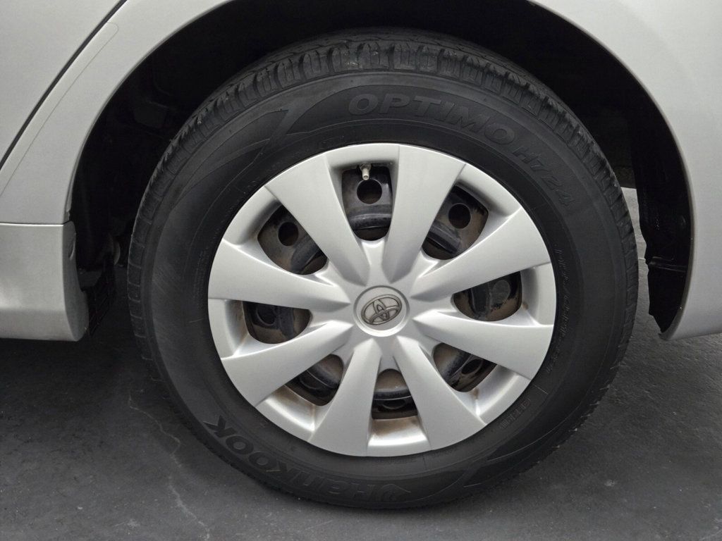 2010 Toyota Corolla 4dr Sedan Automatic LE - 22843535 - 5