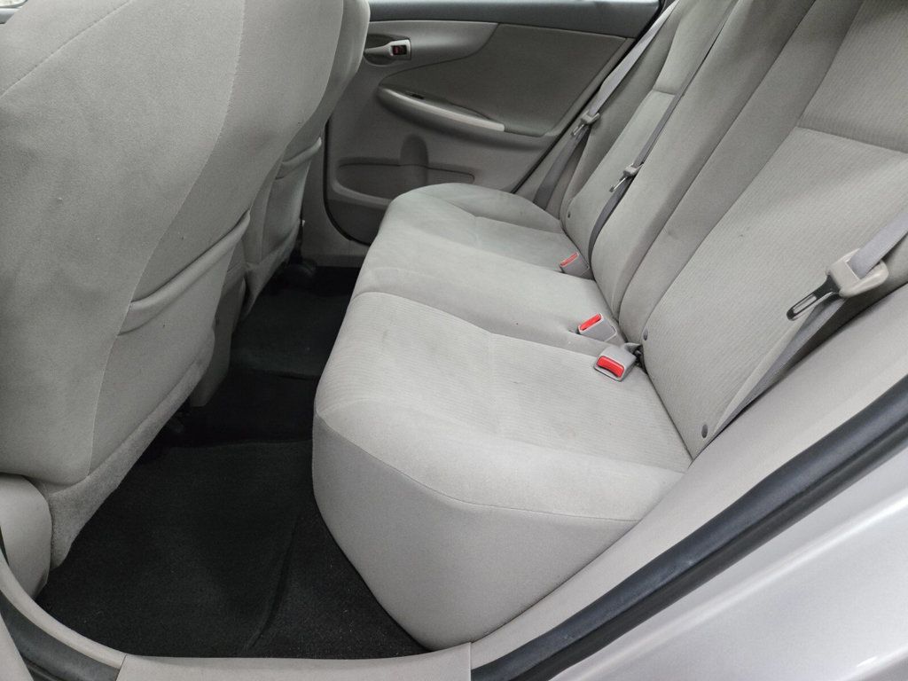 2010 Toyota Corolla 4dr Sedan Automatic LE - 22843535 - 8