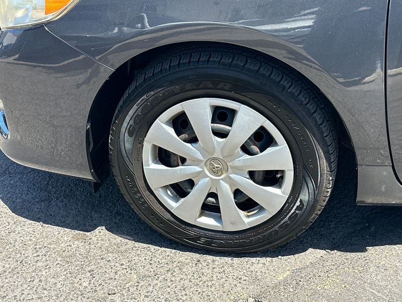 2010 Toyota Corolla 4dr Sedan Automatic LE - 23024929 - 10