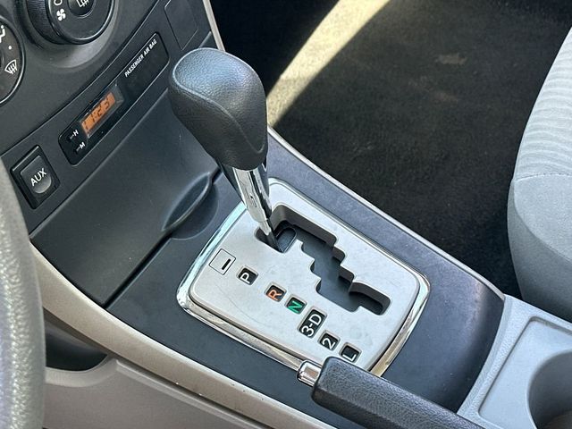 2010 Toyota Corolla 4dr Sedan Automatic LE - 23024929 - 17