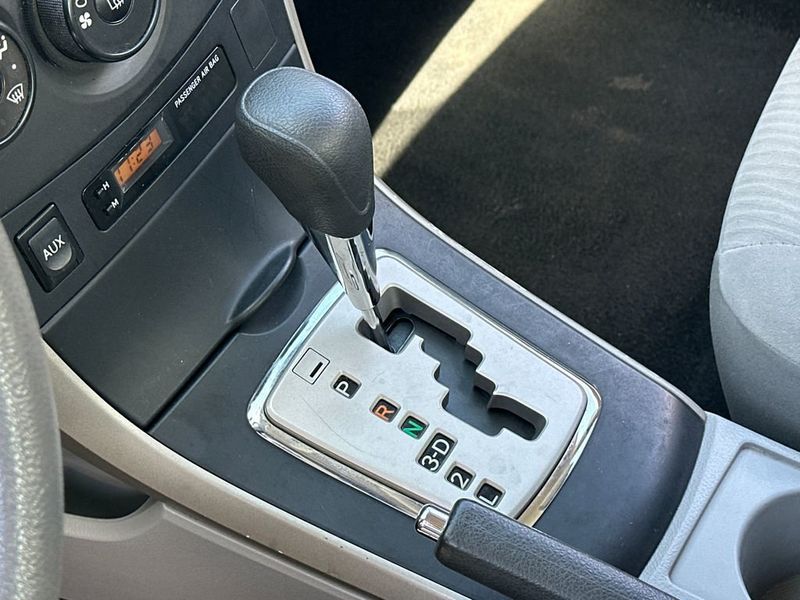 2010 Toyota Corolla 4dr Sedan Automatic LE - 23024929 - 17