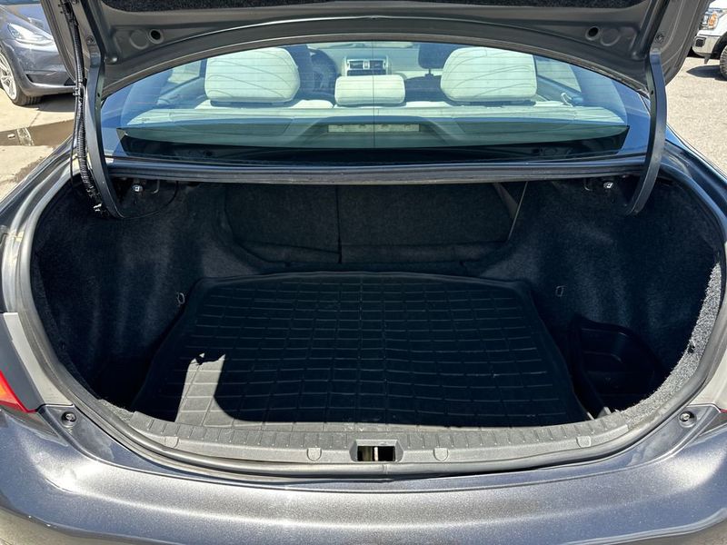 2010 Toyota Corolla 4dr Sedan Automatic LE - 23024929 - 18