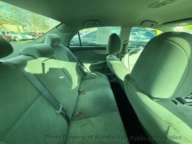 2010 Toyota Corolla 4dr Sedan Automatic LE - 22765139 - 9