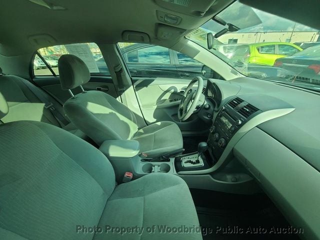 2010 Toyota Corolla 4dr Sedan Automatic LE - 22765139 - 8