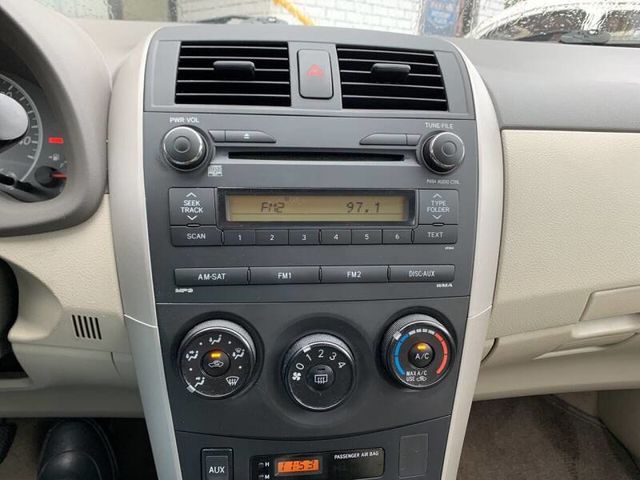 2010 Toyota Corolla 4dr Sedan Automatic LE - 19899599 - 7