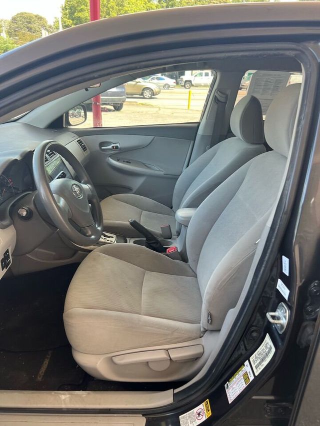 2010 Toyota Corolla 4dr Sedan Automatic LE - 22020211 - 8