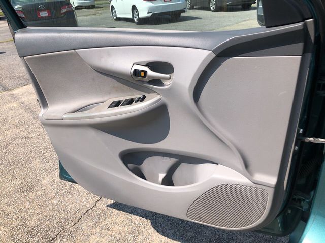 2010 Toyota Corolla 4dr Sedan Automatic LE - 22093958 - 9