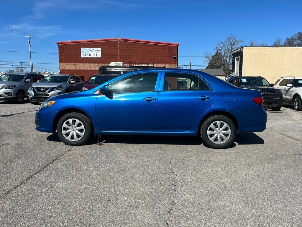 2010 Toyota Corolla 4dr Sedan Automatic LE - 22779094 - 3