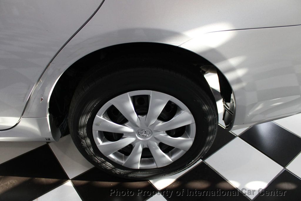 2010 Toyota Corolla 4dr Sedan Automatic LE - 22945785 - 31