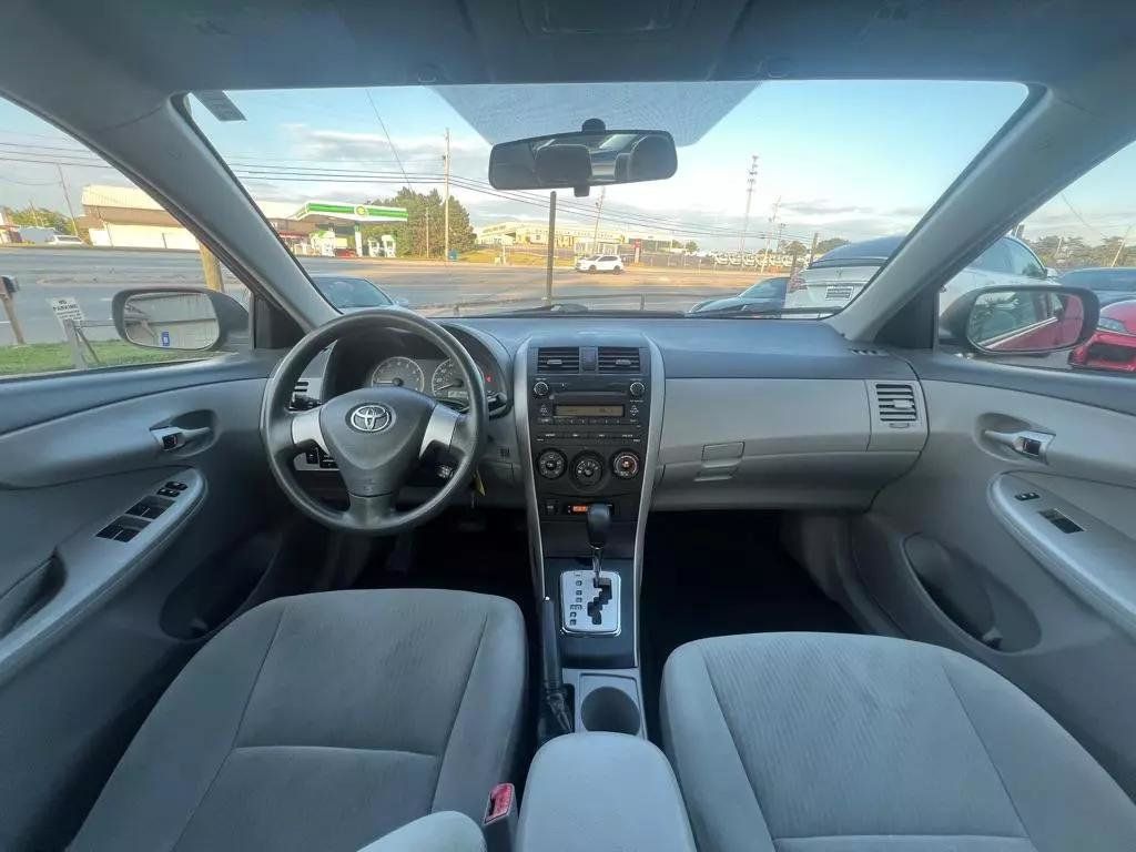 2010 Toyota Corolla 4dr Sedan Automatic LE - 22598542 - 17