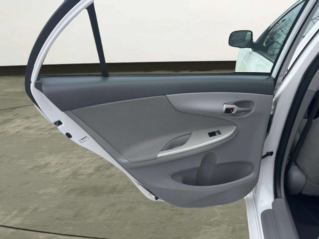 2010 Toyota Corolla 4dr Sedan Automatic LE - 22981217 - 12