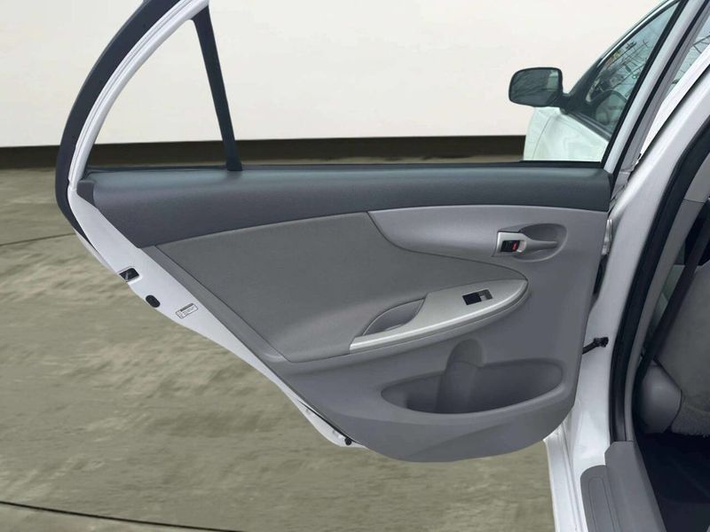 2010 Toyota Corolla 4dr Sedan Automatic LE - 22981217 - 12