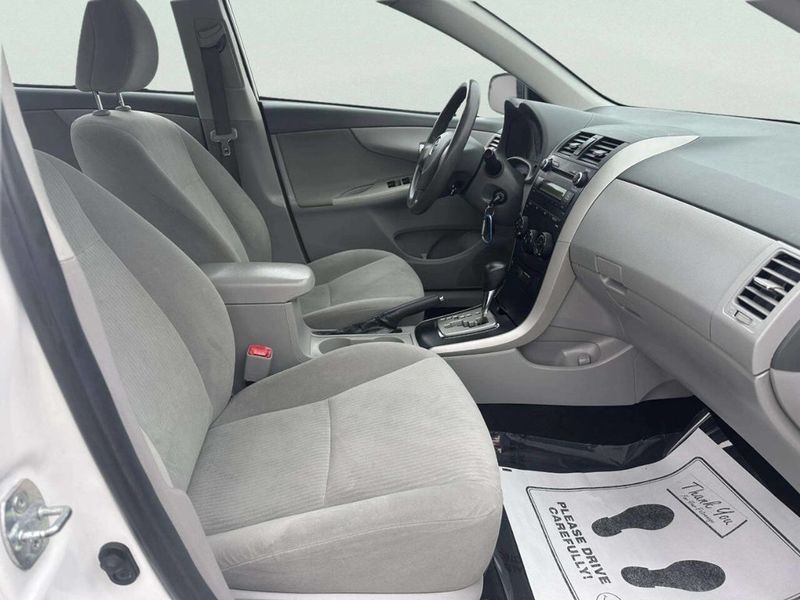 2010 Toyota Corolla 4dr Sedan Automatic LE - 22981217 - 18