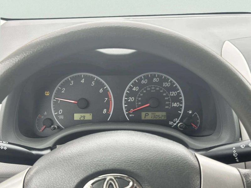 2010 Toyota Corolla 4dr Sedan Automatic LE - 22981217 - 26