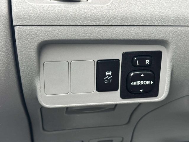 2010 Toyota Corolla 4dr Sedan Automatic LE - 22981217 - 29