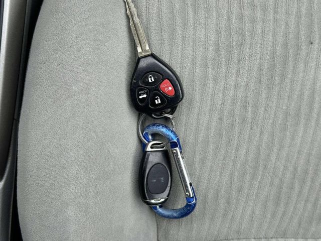 2010 Toyota Corolla 4dr Sedan Automatic LE - 22981217 - 30