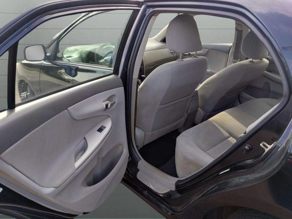 2010 Toyota Corolla 4dr Sedan Automatic LE - 23011854 - 11