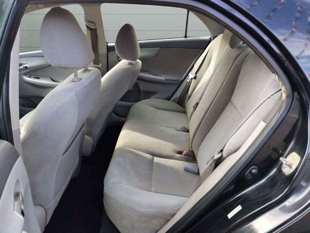 2010 Toyota Corolla 4dr Sedan Automatic LE - 23011854 - 12