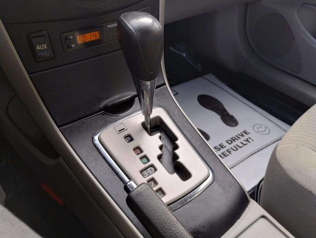 2010 Toyota Corolla 4dr Sedan Automatic LE - 23011854 - 24