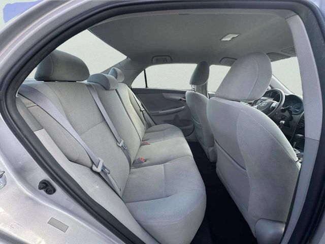 2010 Toyota Corolla 4dr Sedan Automatic LE - 23040548 - 19