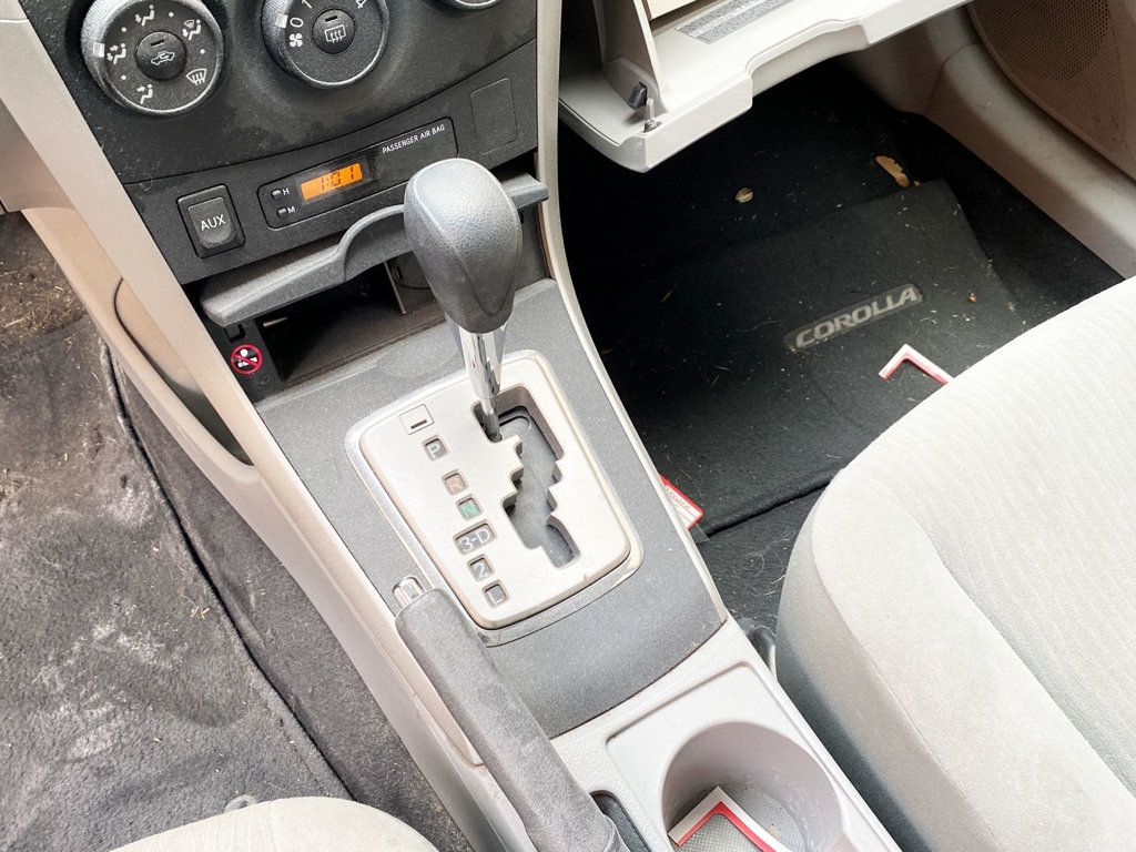 2010 Toyota Corolla 4dr Sedan Automatic LE - 22934926 - 9