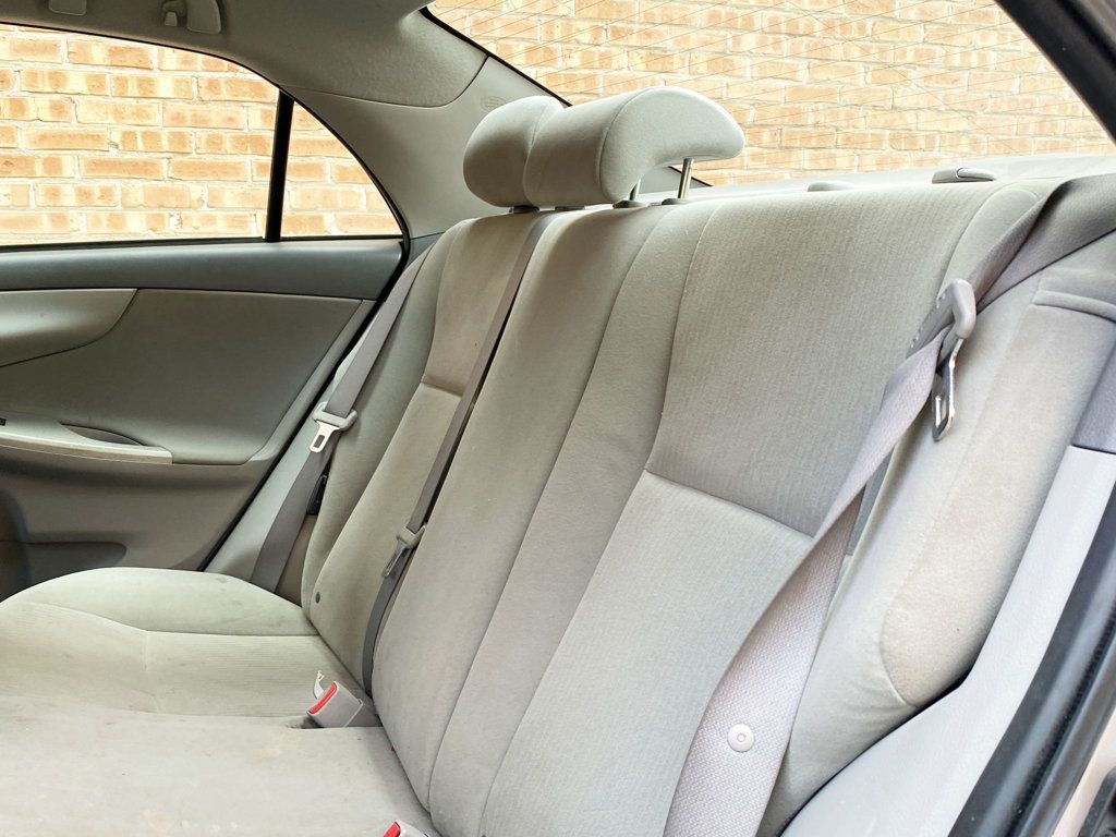 2010 Toyota Corolla 4dr Sedan Automatic LE - 22934926 - 11