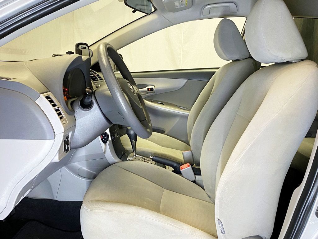 2010 Toyota Corolla 4dr Sedan Automatic LE - 22934926 - 14