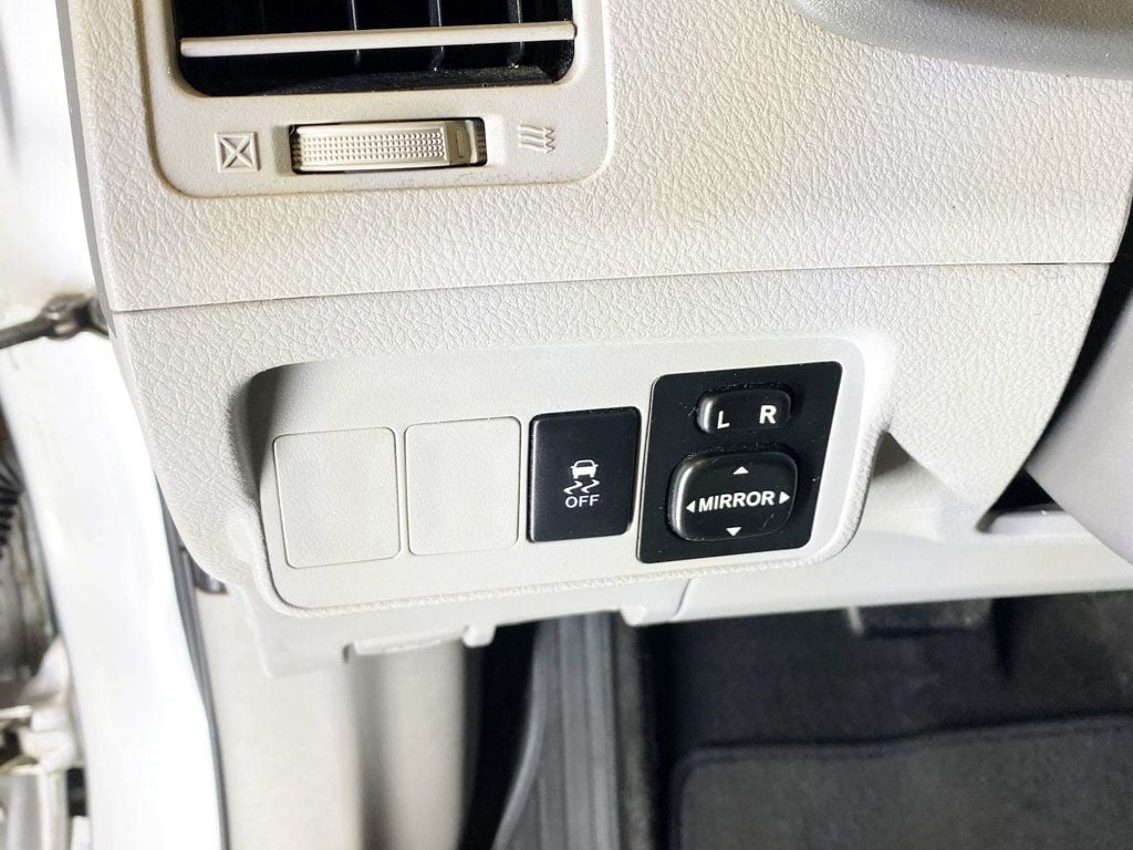 2010 Toyota Corolla 4dr Sedan Automatic LE - 22934926 - 17