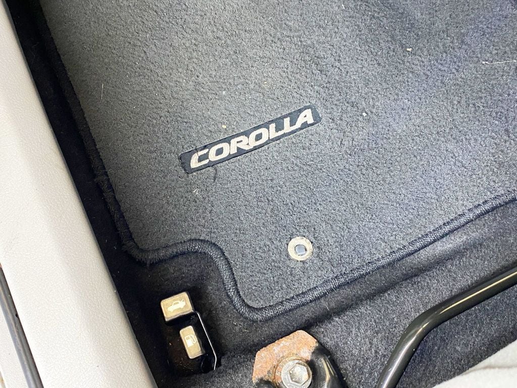 2010 Toyota Corolla 4dr Sedan Automatic LE - 22934926 - 18