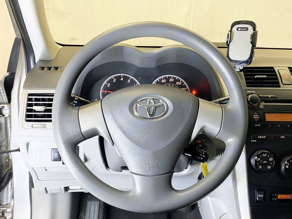 2010 Toyota Corolla 4dr Sedan Automatic LE - 22934926 - 19