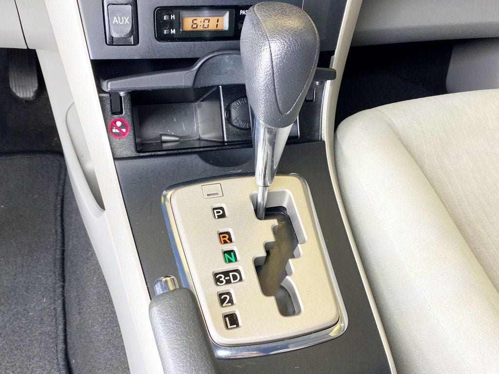 2010 Toyota Corolla 4dr Sedan Automatic LE - 22934926 - 27