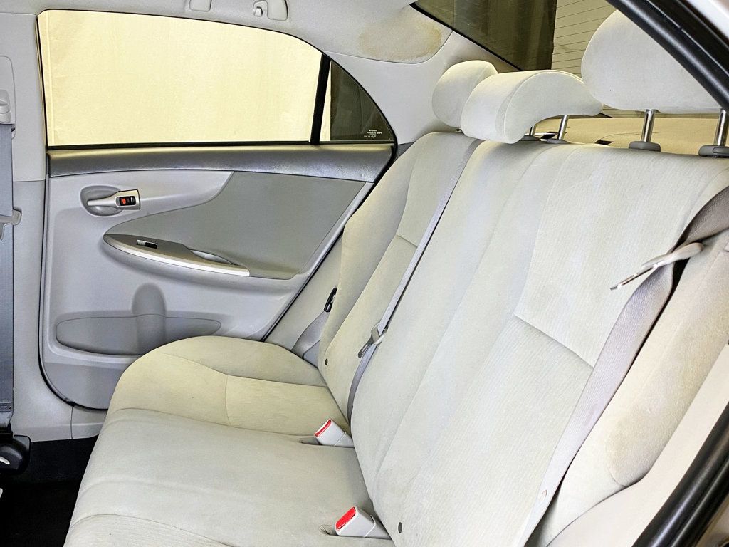 2010 Toyota Corolla 4dr Sedan Automatic LE - 22934926 - 40