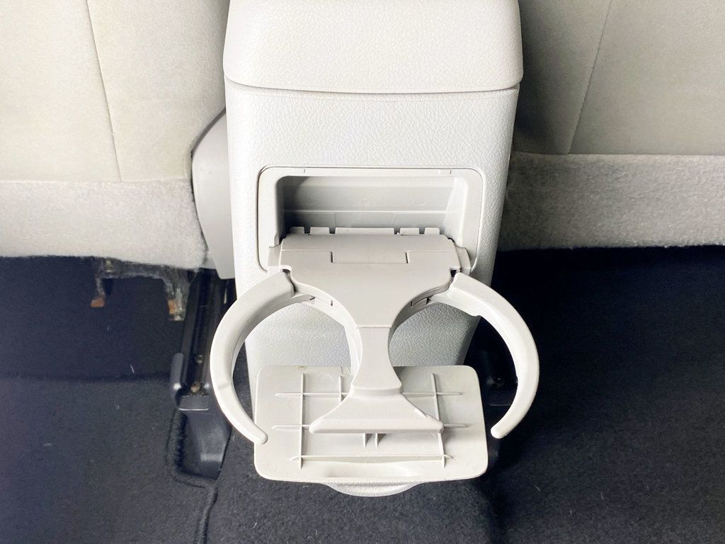 2010 Toyota Corolla 4dr Sedan Automatic LE - 22934926 - 41