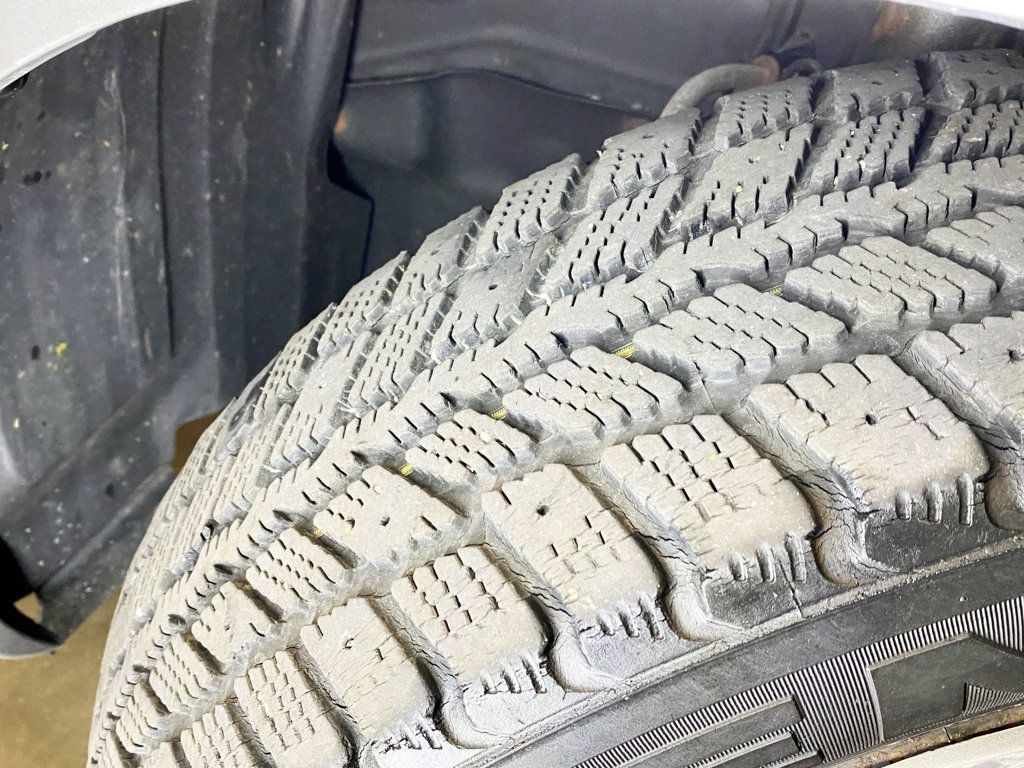 2010 Toyota Corolla 4dr Sedan Automatic LE - 22934926 - 50